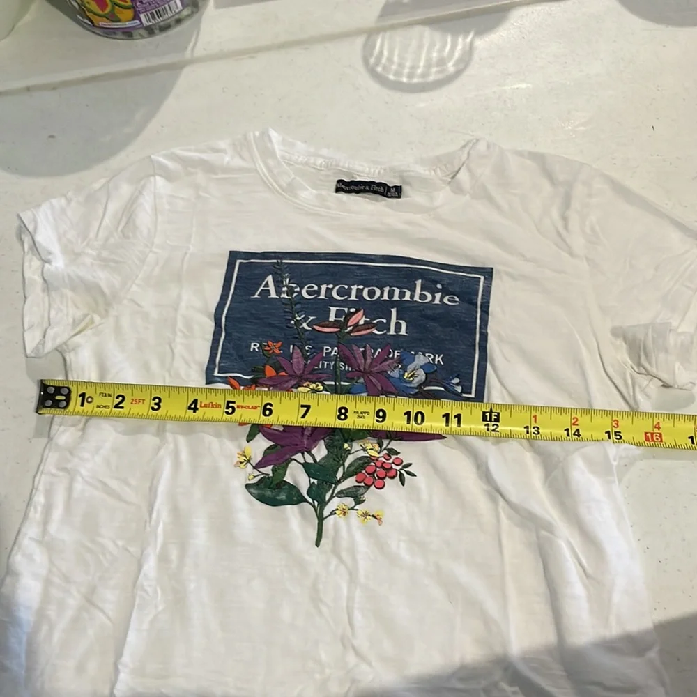 Size medium Abercrombie and Fitch floral T-shirt